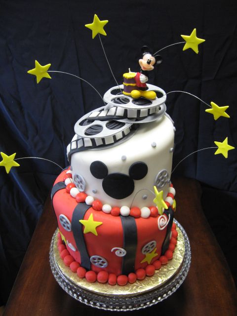 Disney Mickey Mouse cake 