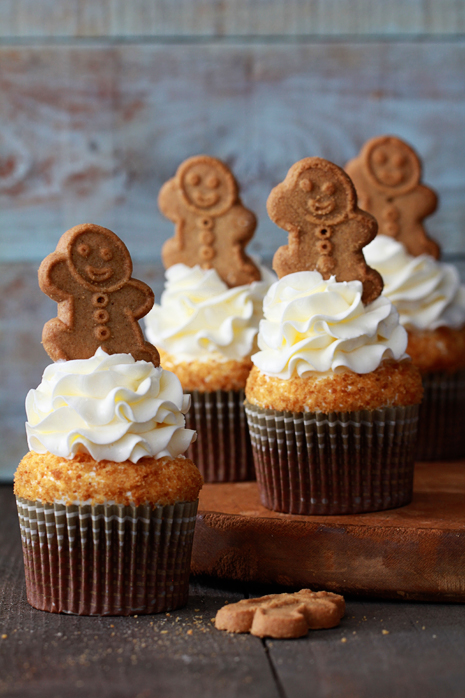 Gingerbread-Latte-Cupcakes_Bakers-Royale1