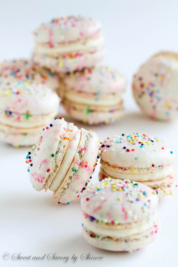 Funfetti macarons