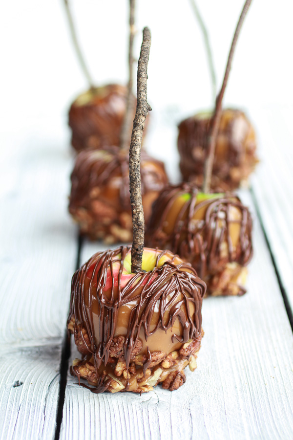 sweet-and-salty-bourbon-cinnamon-pecan-caramel-apples-chocolate-drizzle-1