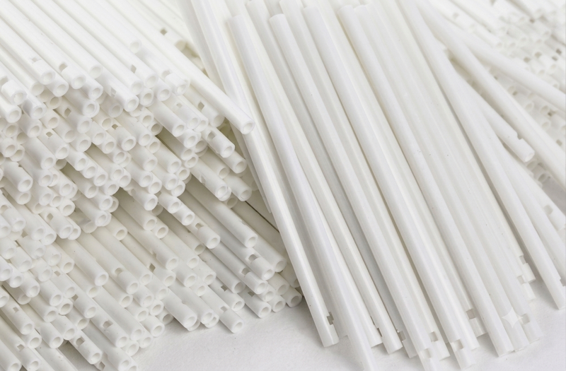 White plastic lollipop sticks 136mm x 3.5mm