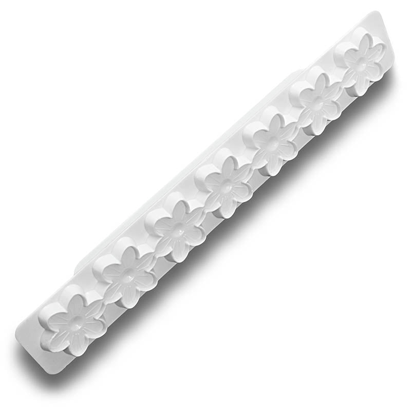 Straight Frill Cutter (daisy chain) on a white background